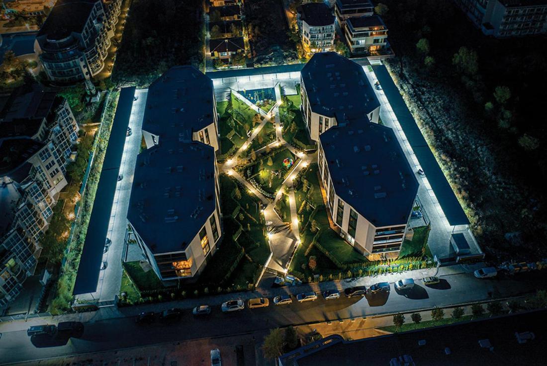 Atlantis Atmosphere Apartment Burgas Bagian luar foto