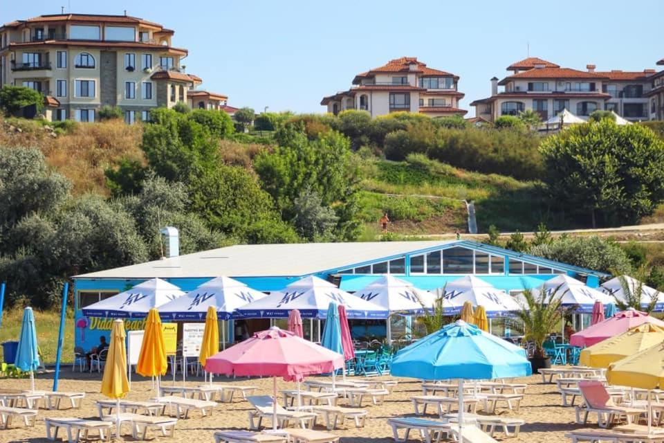 Atlantis Atmosphere Apartment Burgas Bagian luar foto