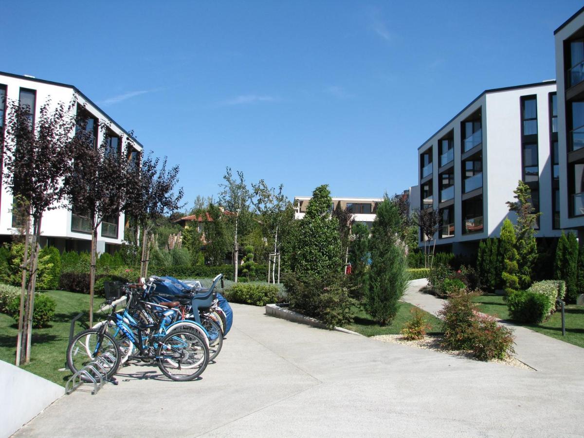 Atlantis Atmosphere Apartment Burgas Bagian luar foto